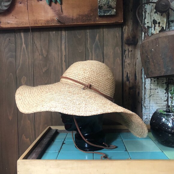 Gap Oversized Floppy Straw Sun Hat - Picture 3 of 10
